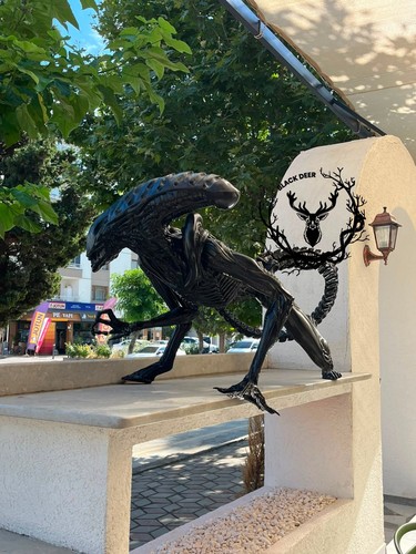 Alien xenomorph dog - dog, statue