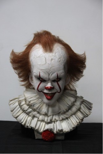 Pennywise statue 1 - it,
